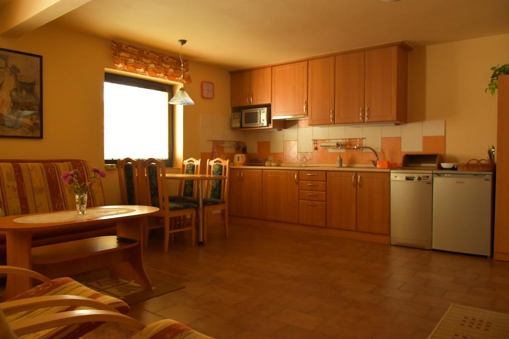 Za Kaplicku Guest House Hovorany ภายนอก รูปภาพ