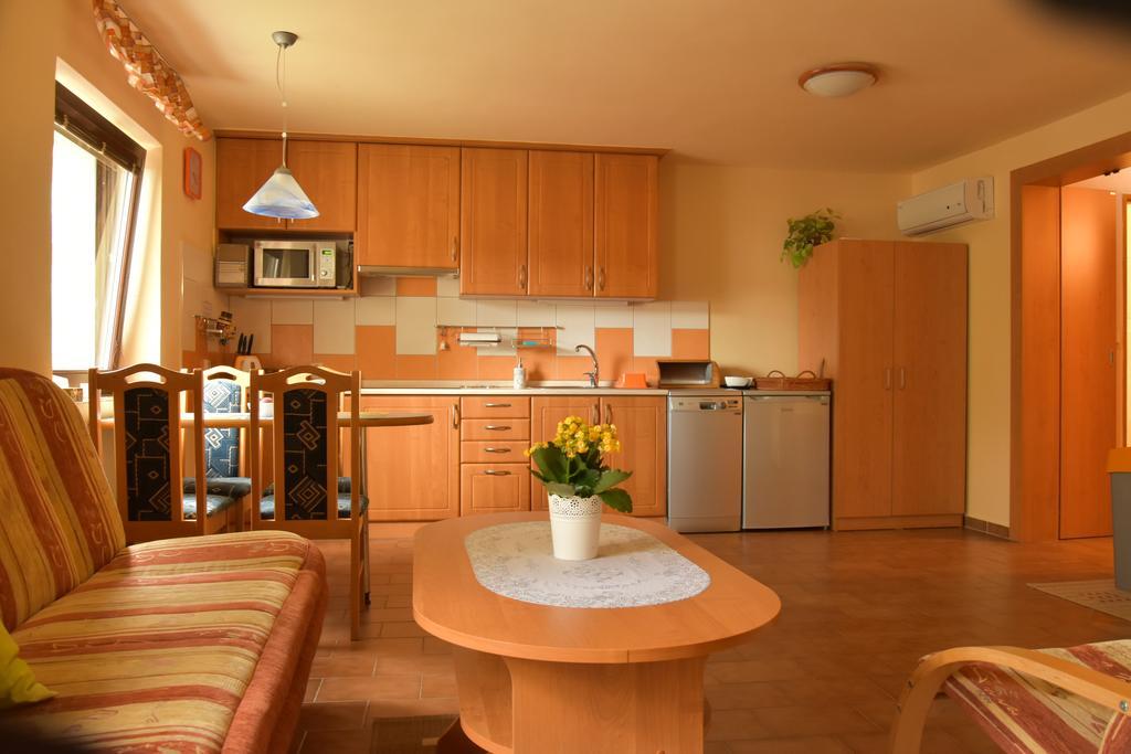 Za Kaplicku Guest House Hovorany ภายนอก รูปภาพ
