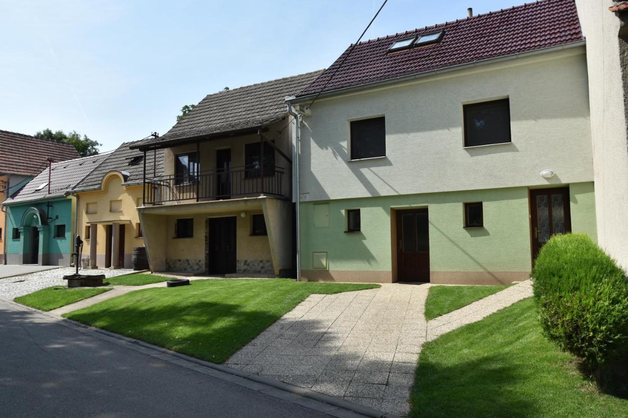 Za Kaplicku Guest House Hovorany ภายนอก รูปภาพ